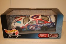 Hot Wheels 2000 Ford Taurus Mark Martin Valvoline 1/24 Scale