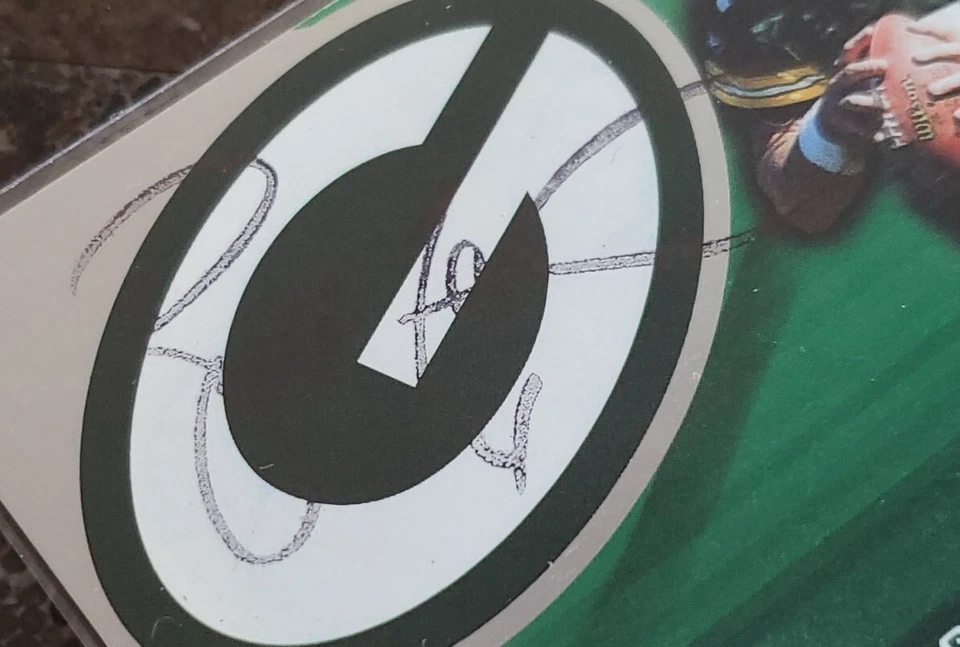 RARE 2002 Pacific Atomic Brett Favre /600 Hand Signed On Card Auto GB Packers - Image 2 of 4