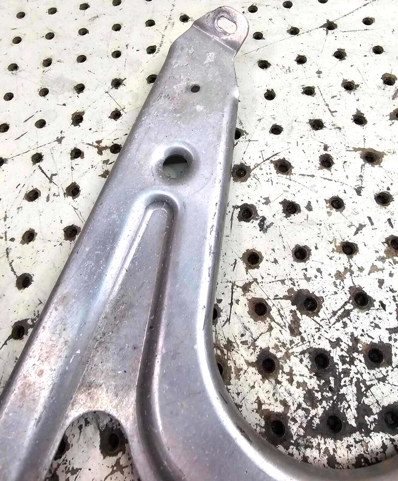 Soporte de bandeja inferior Ski-Doo 502006772 2005-2009 Summit 550F 600 HO Foto 3 de 4