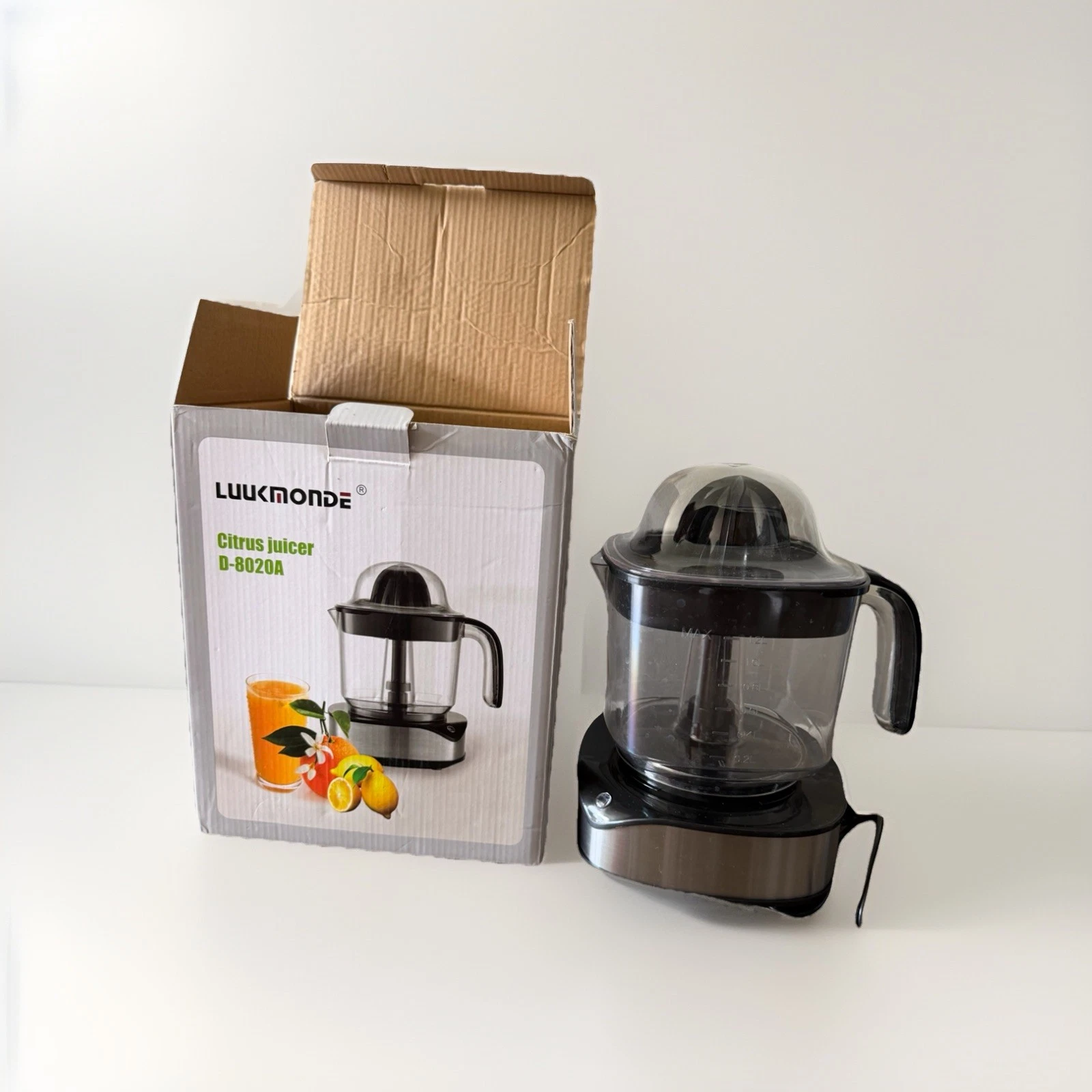 Luukmonde Electric Citrus Juicer Model D-8020A