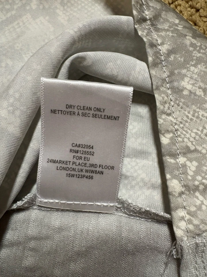 Blusa para mujer Dolan by Anthropologie mediana plisada piel de serpiente ligera Foto 4 de 4