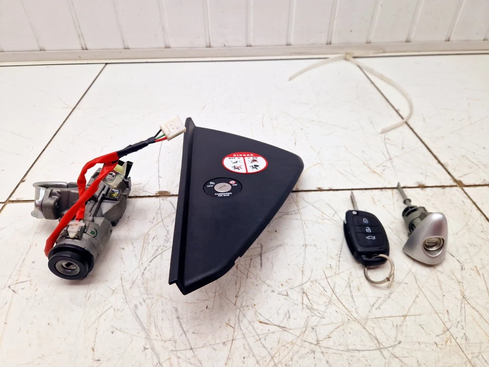 Hyundai IX35 MK1 Ignition Lock Set & Passenger Airbag Switch - Image 3 of 4