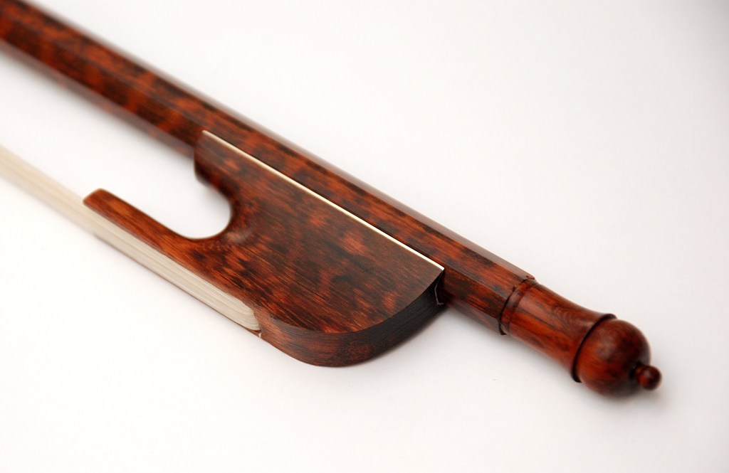 Top Of The Range SNAKEWOOD BAROQUE Cello Bow HAND MADE - Fast Delivery Top Of The Range SNAKEWOOD BAROQUE Cello Bow HAND MADE - Fast Delivery