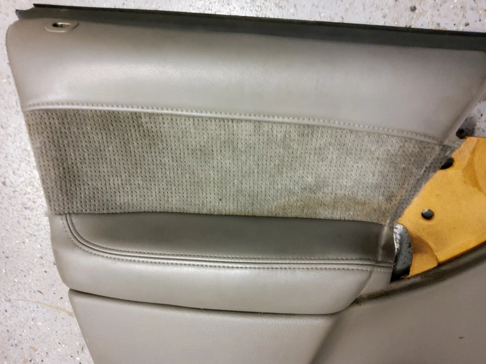 Panel de puerta delantera izquierda del conductor Saturn L300 L200 L100 2001-2005 serie L gris OEM Foto 2 de 4