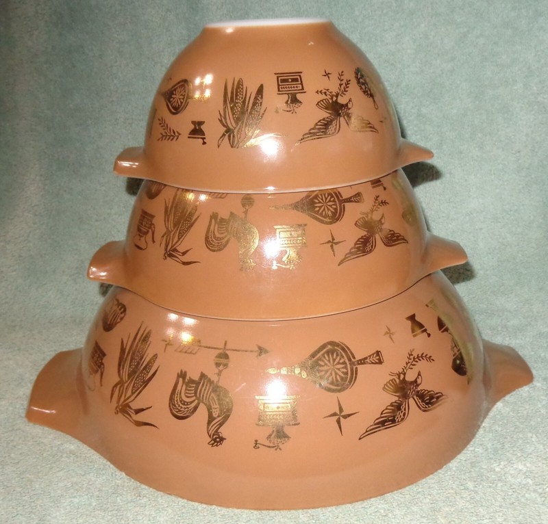 VINTAGE PYREX BROWN EARLY AMERICAN CINDERELLA 3 PIECE NESTING MIXING BOWL SET