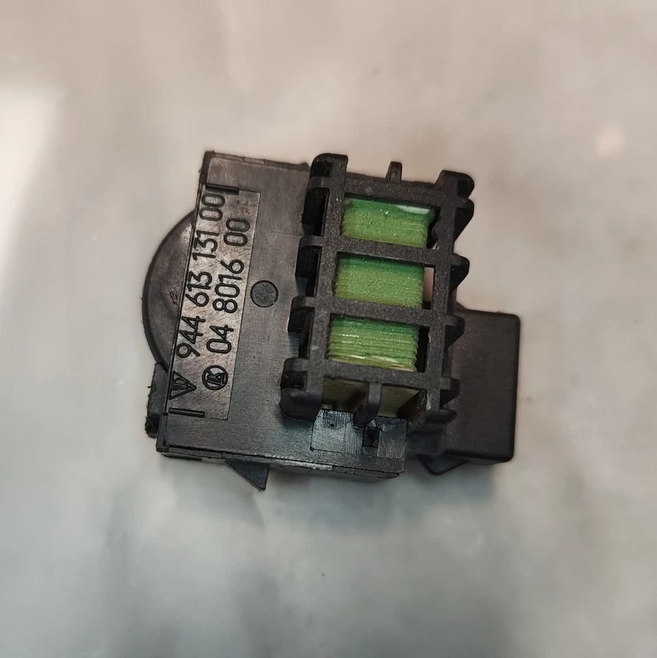 Interruptor de atenuación original Porsche 944 #944 613 131 00 Foto 2 de 3