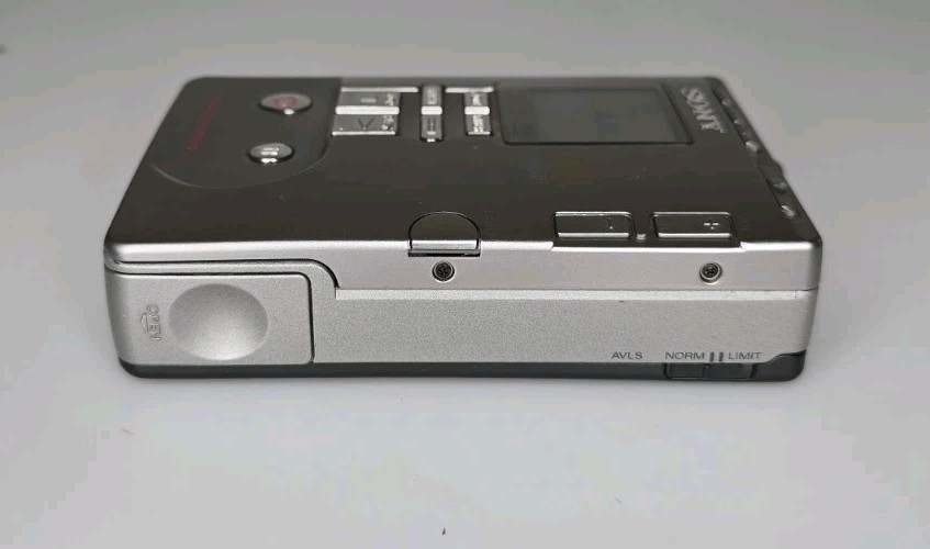 SONY TCD-D100 Professional DAT Walkman Digital Audio Tape