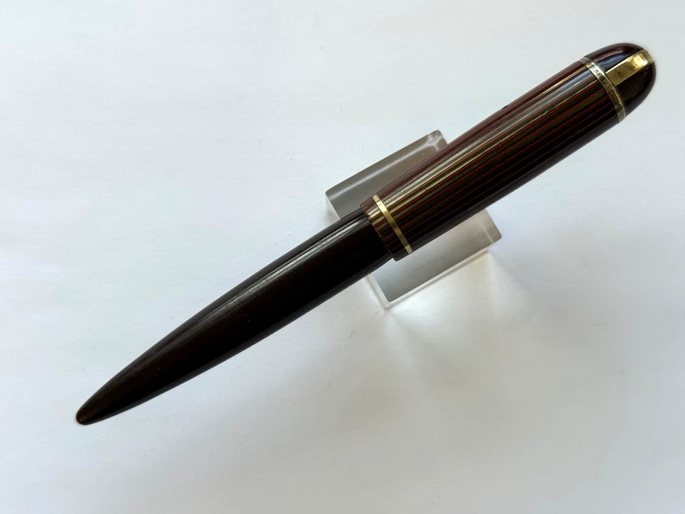 Caneta-tinteiro Wahl Eversharp Skyline listra de giz borgonha 14k largura - média nova na caixa - Imagem 4 de 4