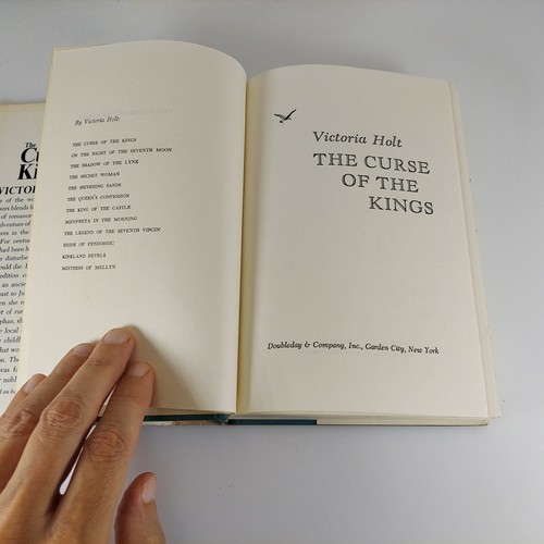 The Curse of the Kings & The Time Of The Hunter's Moon Victoria Holt HCDJ BCE - Picture 8 of 14