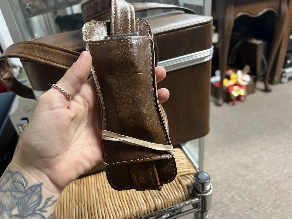 Estuche de cuero vintage para cámara bolso marrón con correa para el hombro MCM 60s Foto 2 de 4