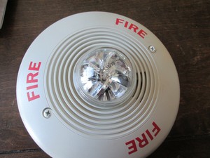 New System Sensor Spectralert Pc241575w 15cd 24v Ceiling Mount