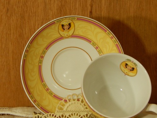 Tazza e piattino Avon Honor Society 2005 - Foto 3 di 5