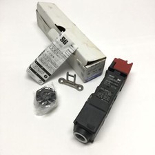 Omron D4SL-N3NFG-DN Safety Door Guard Interlock Switch, 24VDC Coil, 120VAC 1.5A