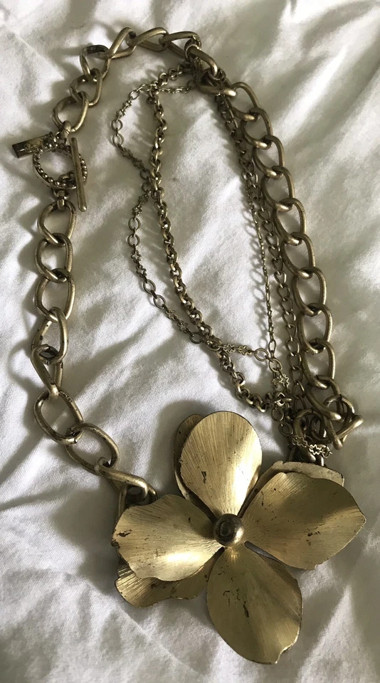 Collar Gargantilla Flor Madera Perro Tono Dorado Jessica Simpson De Colección Múltiples Capas de Cadena Foto 4 de 4