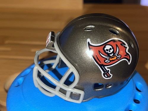Vintage - Riddell 2010 NFL Tampa Bay Buccaneers Micro Mini Football 2' Helmet - Picture 2 of 7