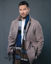 LUKE MACFARLANE signed Autogramm 20x25cm CHATEAU CHRISTMAS in Person autograph