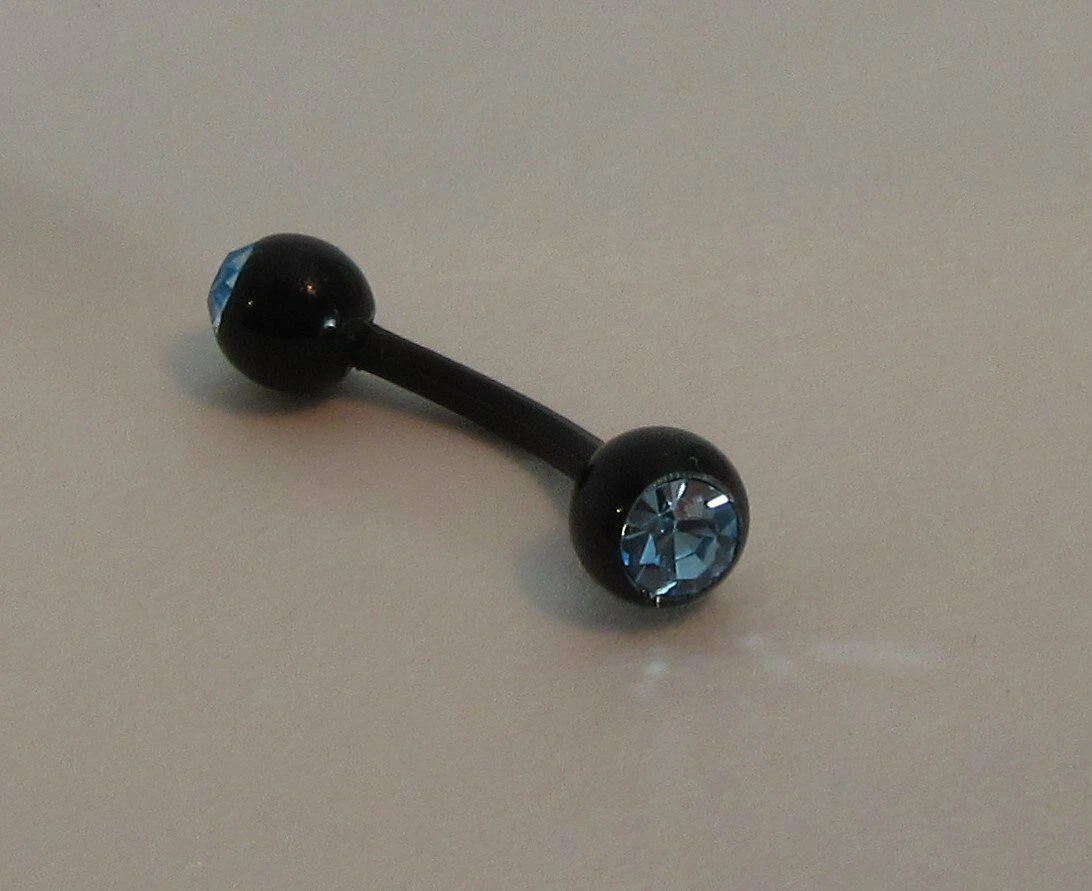 Clit store hood bar