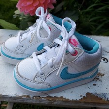 5C - Girls Nike Kids Capri 3 Mid LTR White/Blue/Pink
