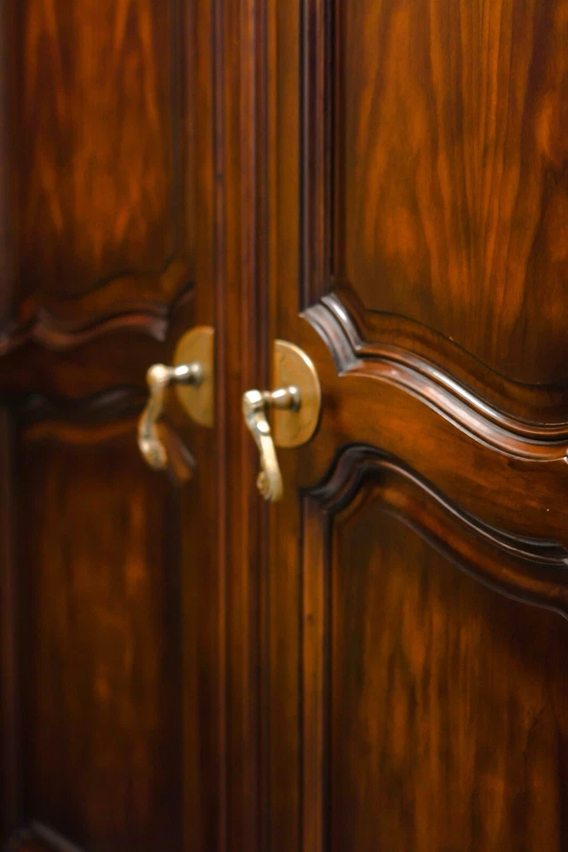 Cómoda John Widdicomb Provincial Francesa Luis XV Nogal, Alrededor de 1960 Foto 3 de 4