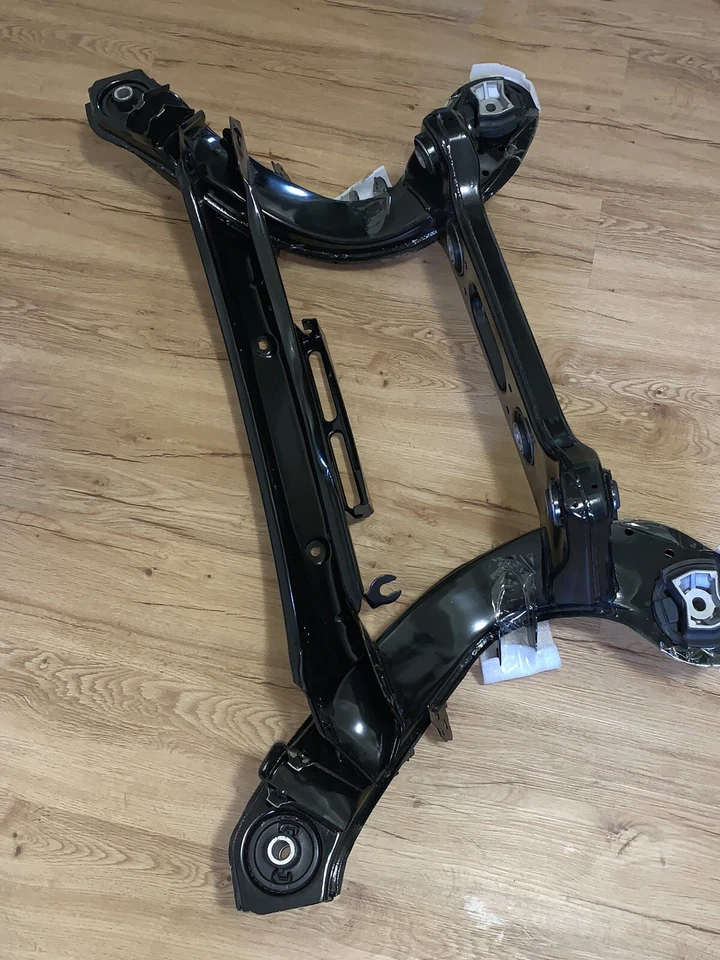 2011 E550 4Matic 梅赛德斯奔驰后副车架  — 第 2/4 张图片