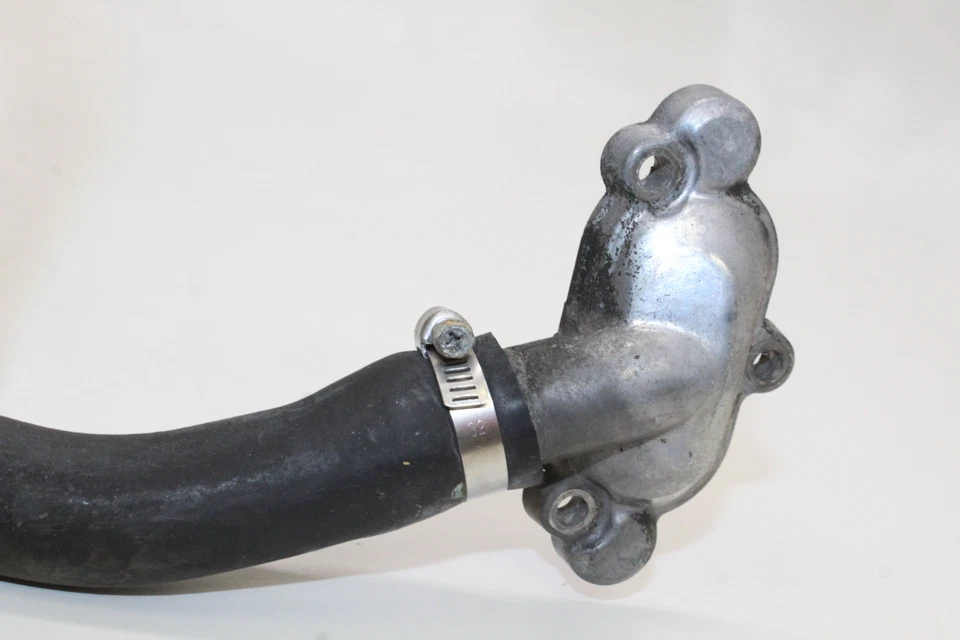 Carcasa de tubo de refrigeración del motor Triumph Daytona 675r 2009-12 OEM Foto 3 de 4