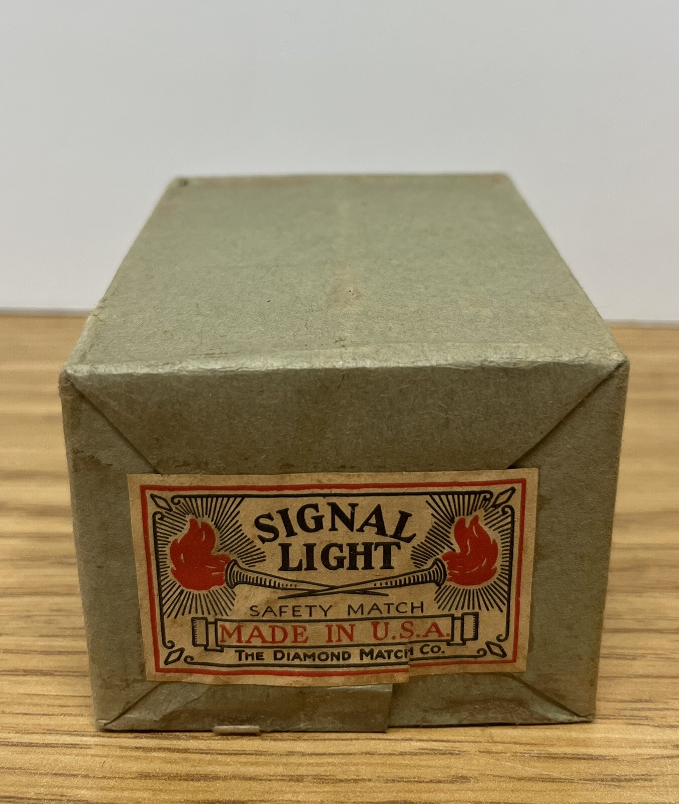 UNOPENED PACKAGE OF 10 VINTAGE DIAMOND SIGNAL LIGHT SAFETY MATCHES