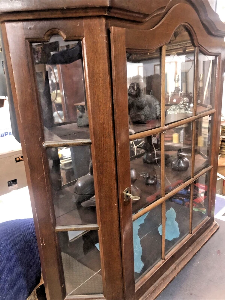 Armario de té vintage años 40-60 con 2 estantes y puerta con cerradura, apilable en la pared Foto 4 de 4