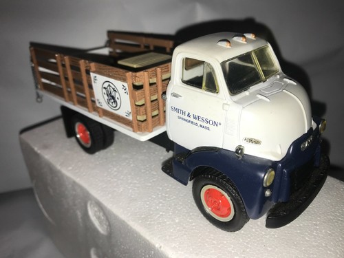 First Gear 1952 GMC Smith & Wesson Full Rack Stake Truck 1:34 Scale #10-1326 - Picture 3 of 10