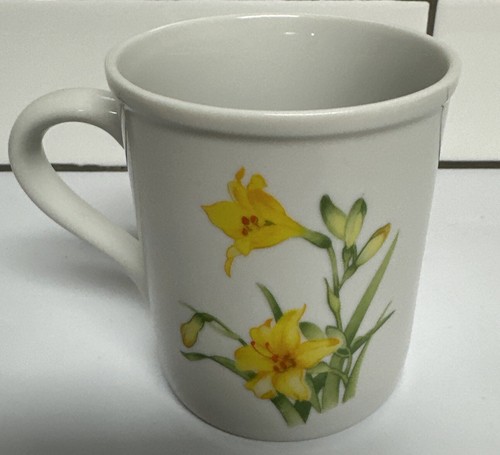 Mug Cup PORCELAIN White w YELLOW Lilies TOSCANY COLLECTION Japan - Picture 2 of 4