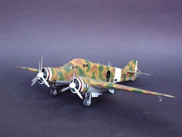 Trumpeter 02817 SAVOIA MARCHETTI SM79-11 SPARVIERO 1:48 Kit di modellismo - Immagine 2 di 4