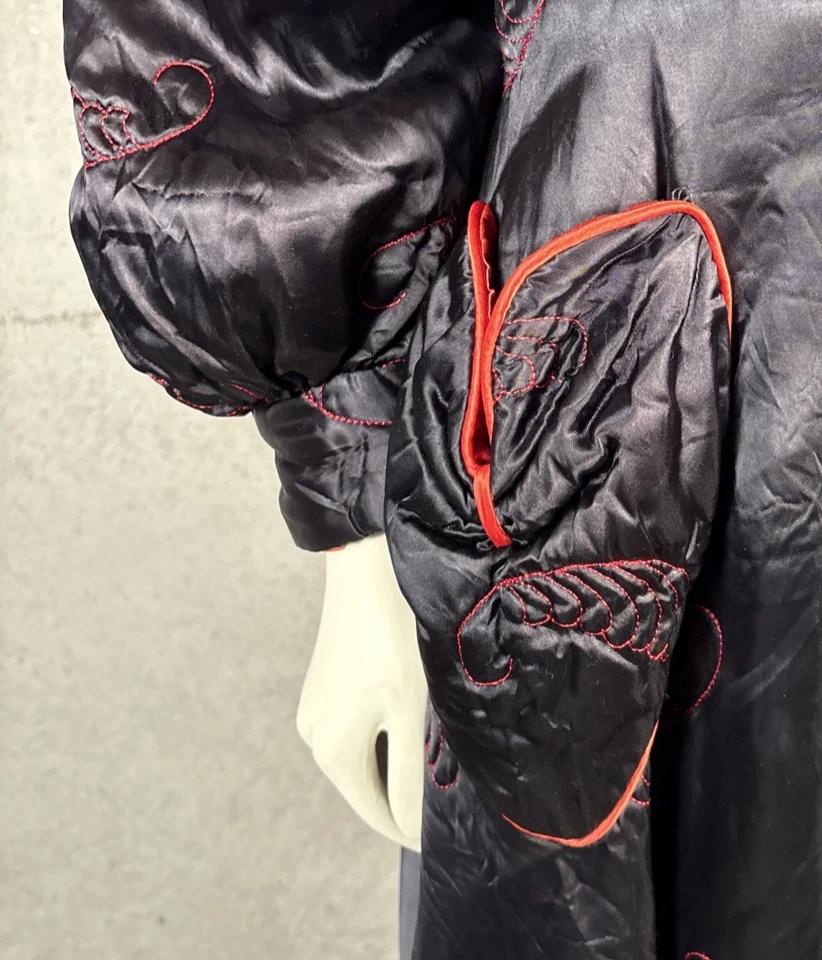 VTG Paulette Original of Chicago Hollywood Quilted Satin Robe 40's - Image 4 of 4