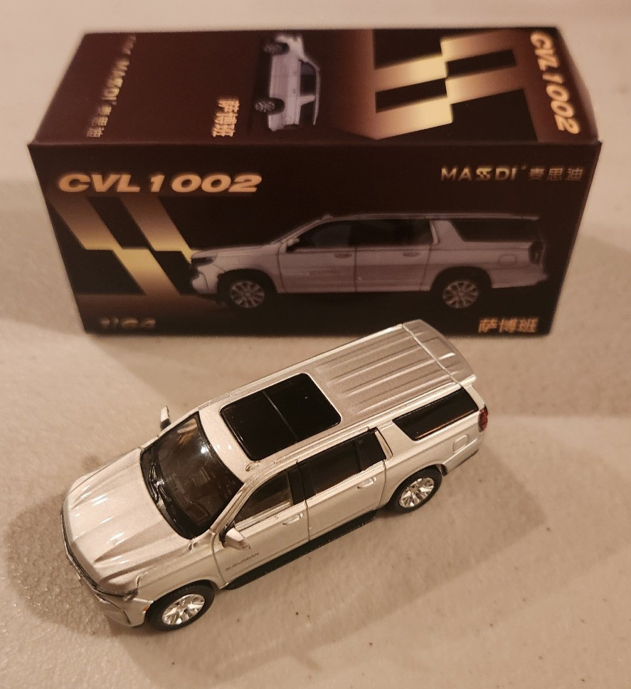 Masdi 1:64 Silver Suburban Full Size SUV Sports Model Diecast Metal Car