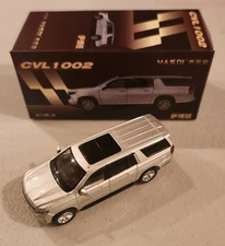 Masdi 1:64 Silver Suburban Full Size SUV Sports Model Diecast Metal Car