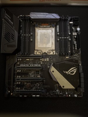ASUS ROG Zenith Extreme Motherboard AMD Ryzen Threadripper 1950x