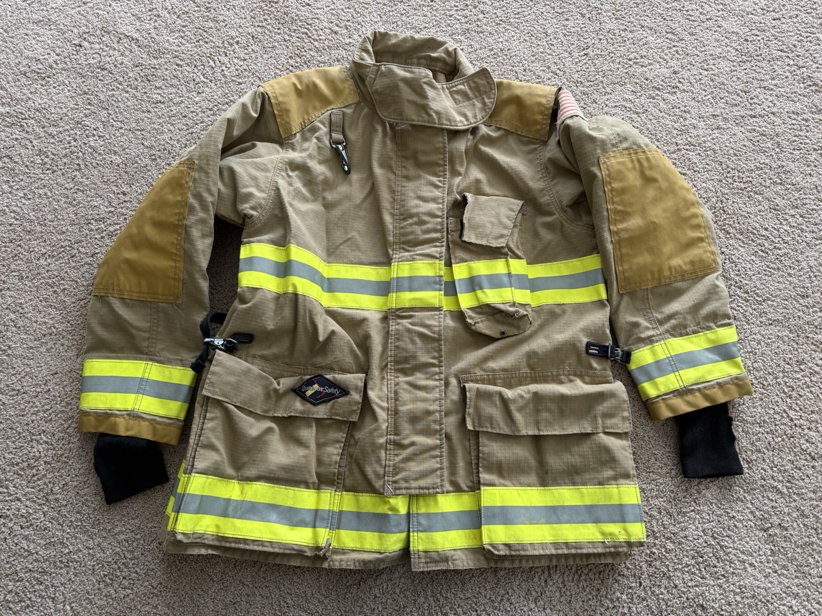 Fire fighting bunker jacket quaker safety turnout gear size larege 46-32-35