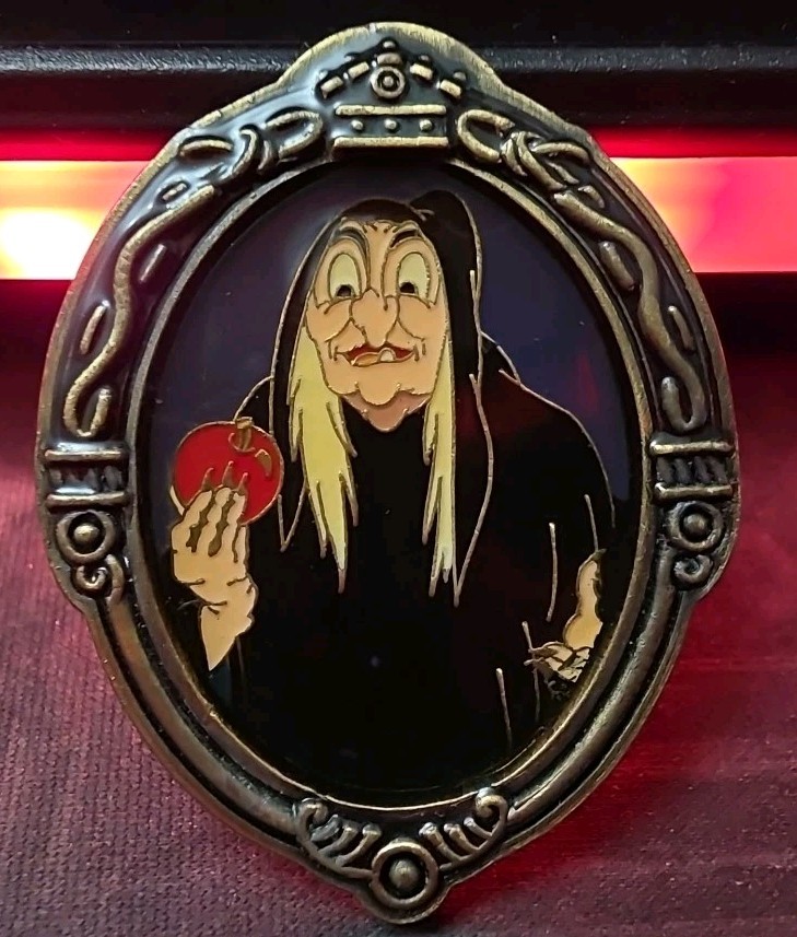 2000 WDW Millennium Villains Old Hag Mirror Frame Version 2 Disney Pin 172769
