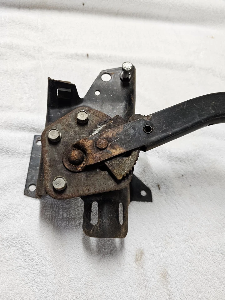 1960–66 Chevy C10 C20 аварийный стояночный тормоз в сборе — оригинальное крепление на приборную панель электронный тормоз  - Изображение 4 из 4