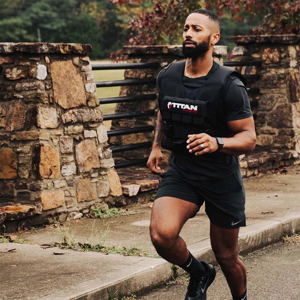 Chaleco de peso ajustable Titan Fitness Elite Series 60 lb, (24) lingotes de 2,5 lb Foto 2 de 4