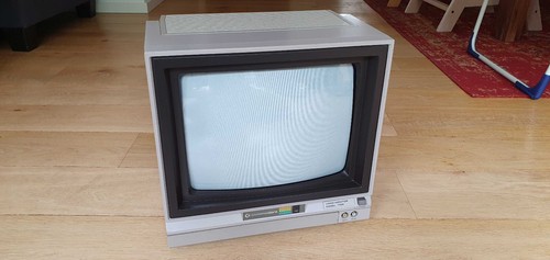 Commodore 1702 color monitor for C64, Playstation, Nintendo - cleaned and tested
