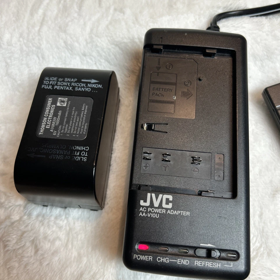 Cargador de batería adaptador de corriente alterna JVC AA-V10U y 2 baterías  Foto 4 de 4