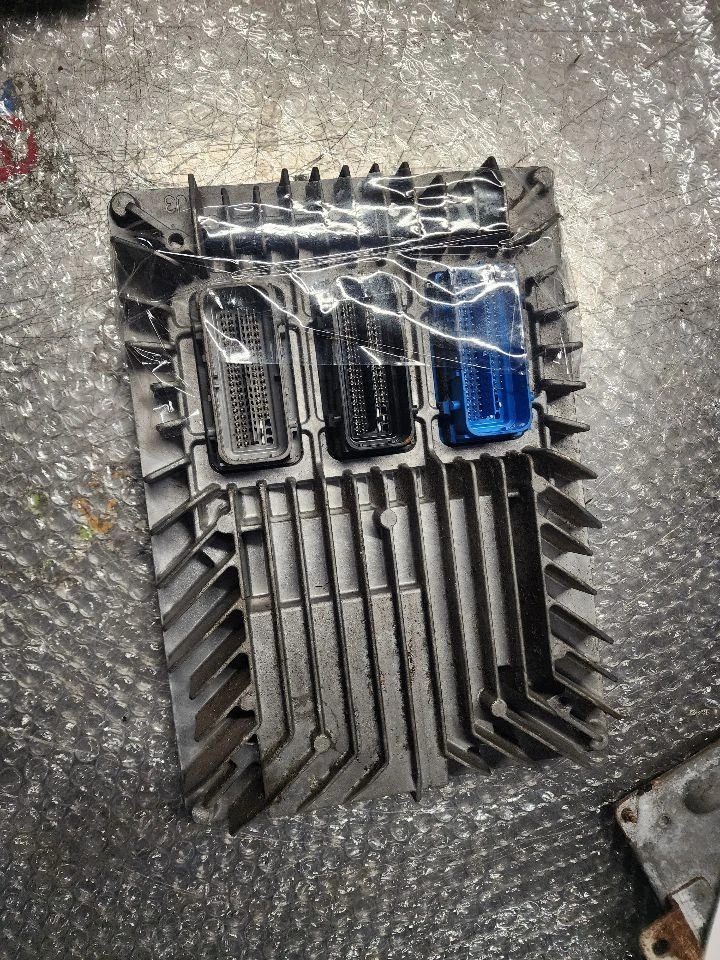 Engine ECM Electronic Control Module Behind Fan Shroud Fits 13-16 ACADIA 645876 - Image 2 of 4