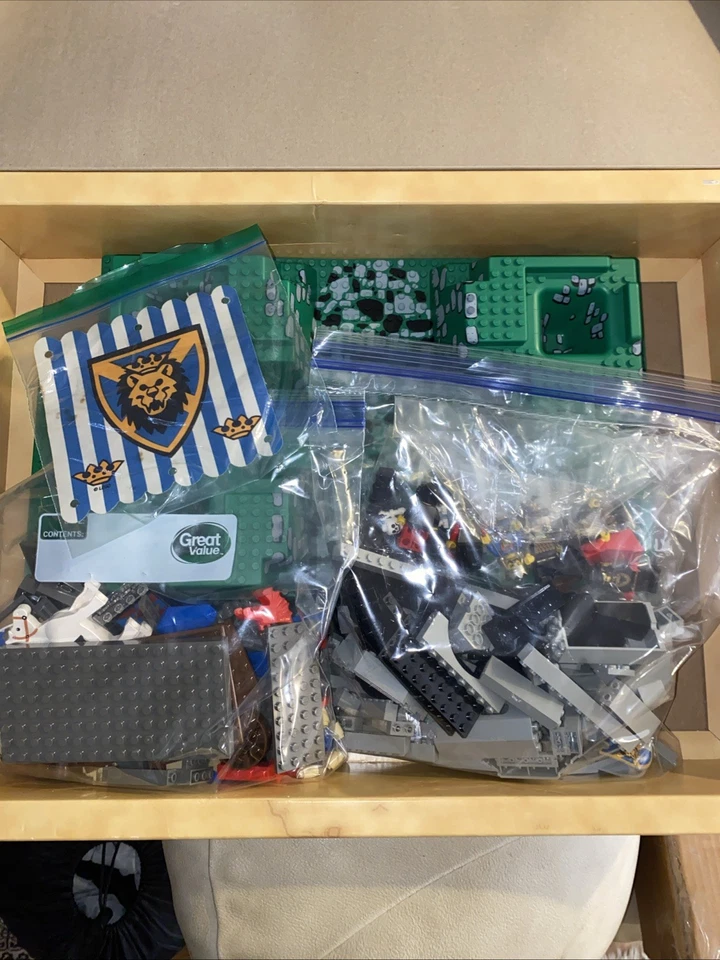 LEGO 6091 King Leo's Castle complete w/box manual & Mini Figures Rare EXC - Image 4 of 4