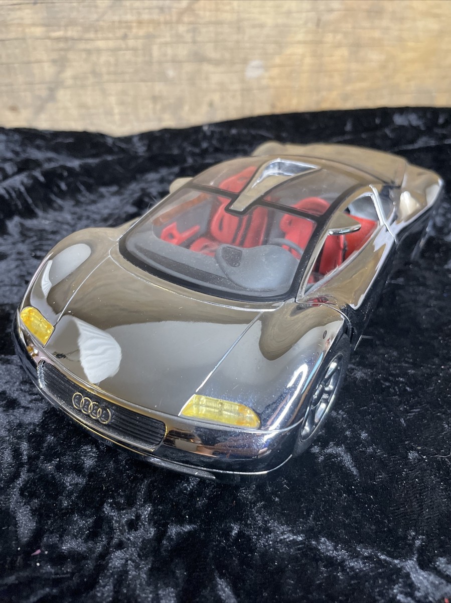 Revell社AUDI AVUS Quattroダイキャストメッキ1/18レア Revell社AUDI AVUS Quattroダイキャストメッキ1/18レア - メルカリ