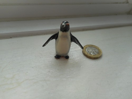 PENGUIN -POTTERY- BEAUTIFUL UNUSUAL MINIATURE AFRICAN PENGUIN - Picture 8 of 9