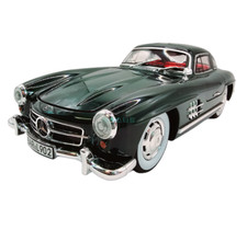 Diecast 1:24 Mercedes-Benz 300SL Gullwing Coupe Green Model Car 1 Pack
