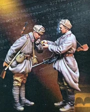 1/35 Scale WWII Soviet Soldiers Smoking Scene – 2 Unpainted Resin Figures