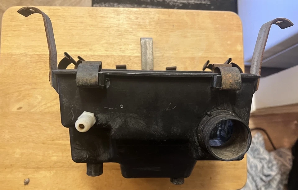 OEM 03-07 Polaris Predator 500 Airbox admisión usado buen estado todos los clips Foto 2 de 3