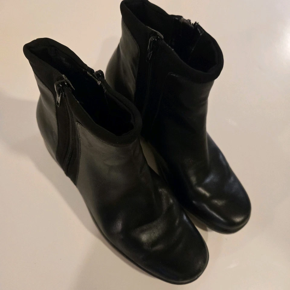 Easy Spirit Women's Black Leather Ankle Boots, Size 9.5 Medium, Zip-Up - Image 3 of 4