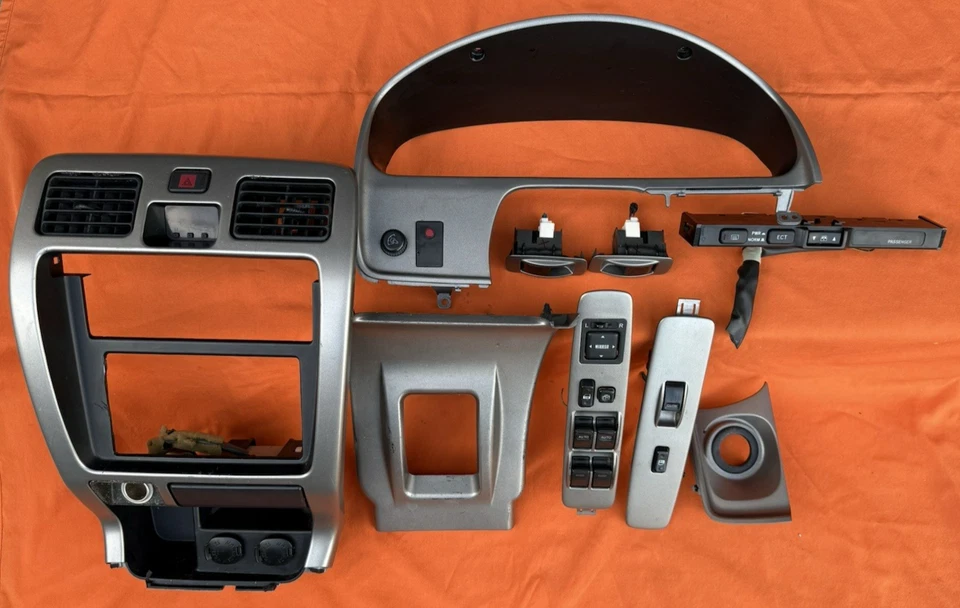 Toyota 4Runner SR5, bisel de tablero, 1999-2002, gris, FA17, 55405-35220 Foto 2 de 4