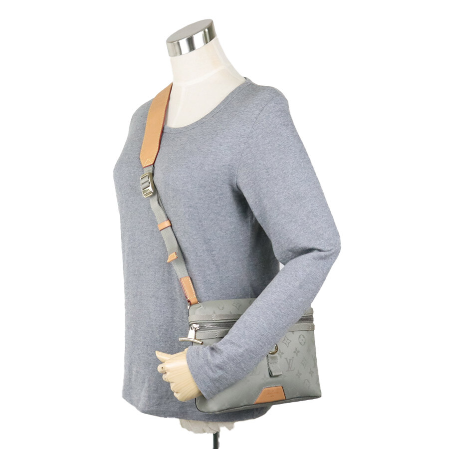 Auth LOUIS VUITTON Monogram Titanium Messenger PM Crossbody Bag 